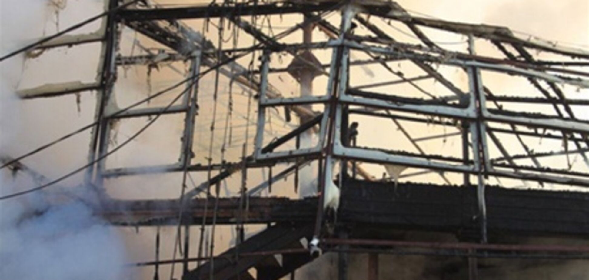 В Одессе сгорел дотла элитный ресторан-корабль. Фото