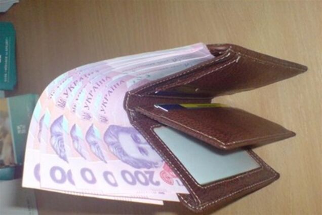 Украинцам рекомендуют запасаться гривной