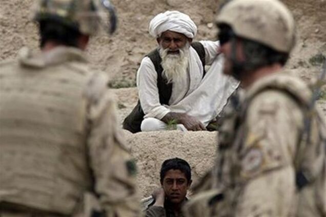 Британських військових заарештували за непристойну запис з афганськими дітьми