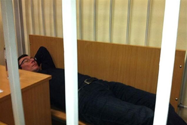 Луценко вчетверте за сьогодні викликали лікарів