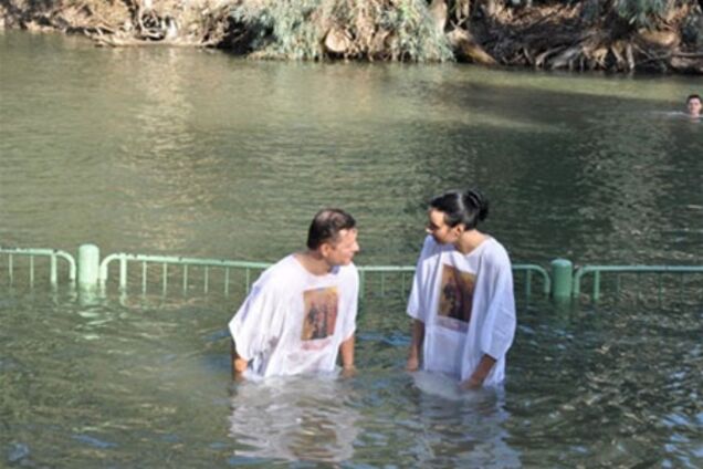 Ляшко купается с подружкой в Йордане