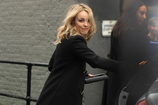 Маленькие ножки Рэйчел МакАдамс в красивых туфлях