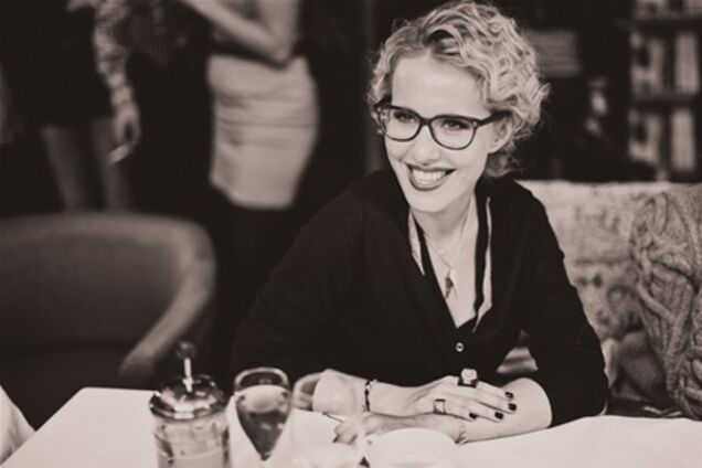 Собчак показала груди