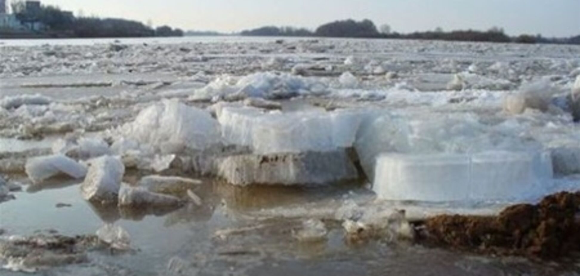 В Черниговской области понтонный мост унесло течением