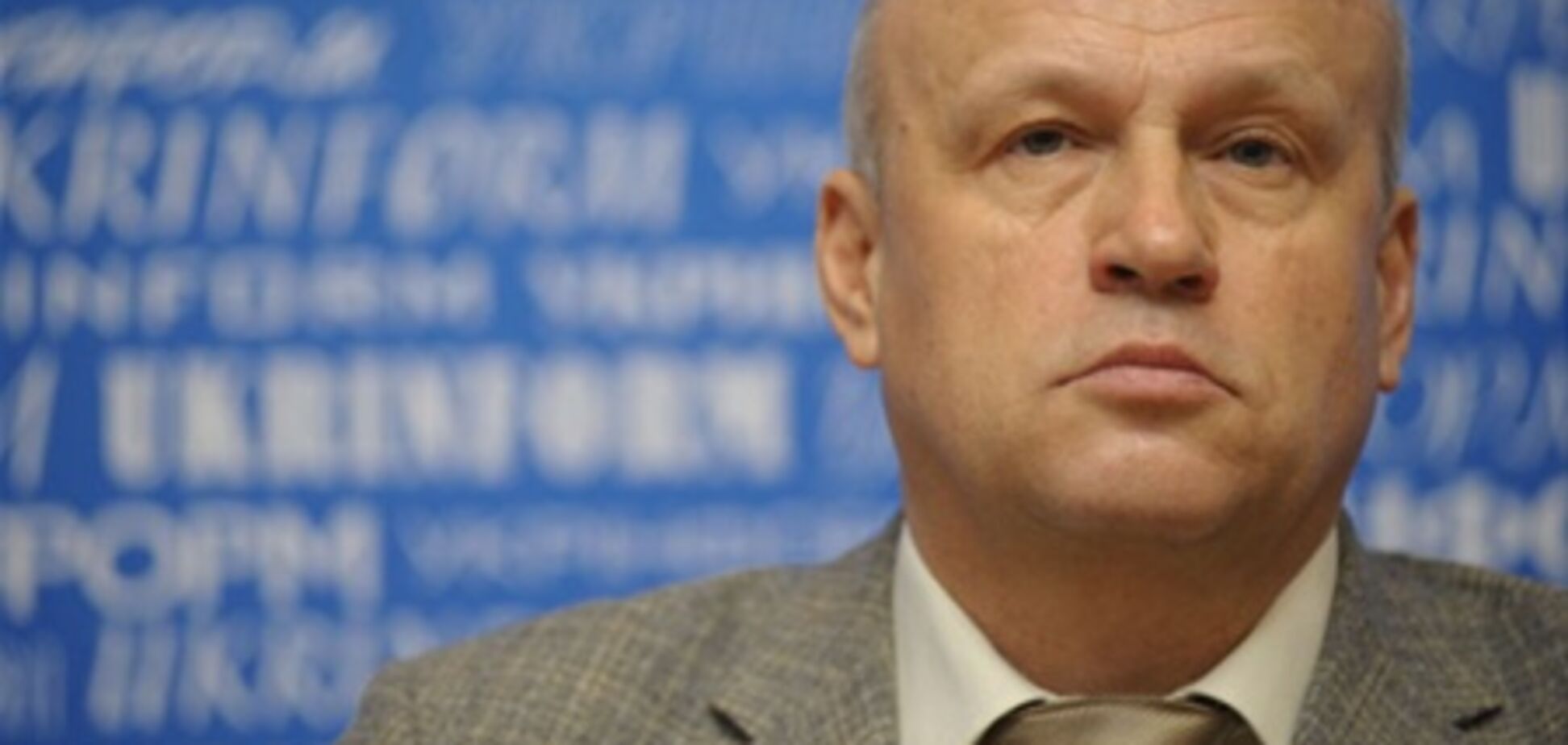 Рибачук тримає вдома папугу Пако