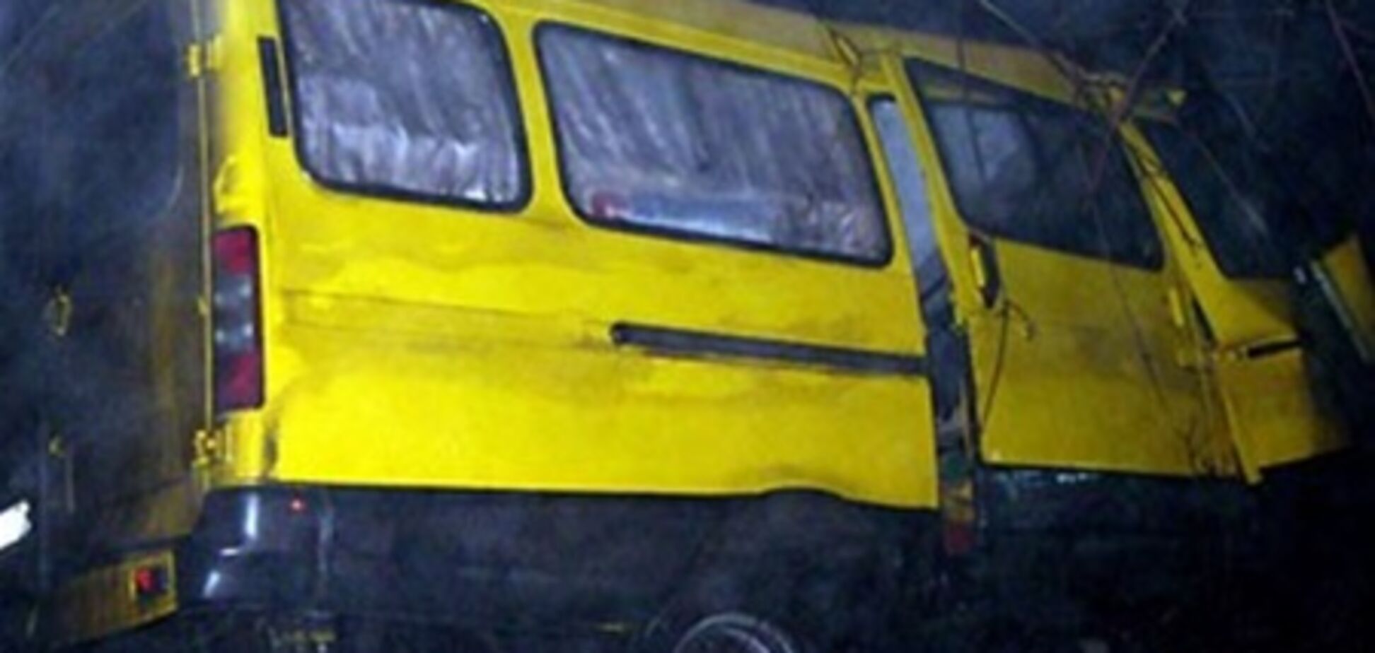 Восемь человек ранены в столкновении маршрутки с BMW под Киевом