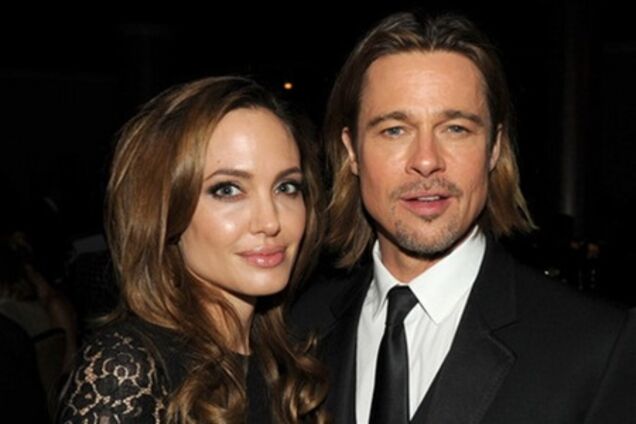 Анджелина Джоли в черном гипюре на красной дорожке