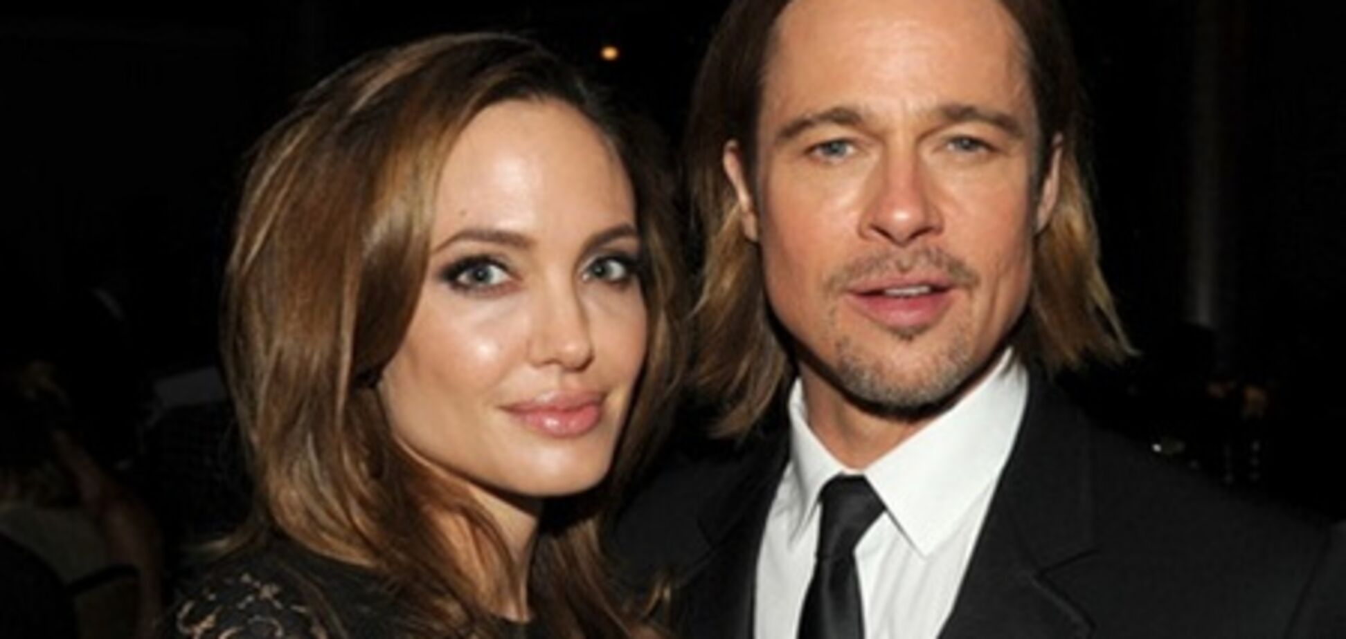 Анджелина Джоли в черном гипюре на красной дорожке