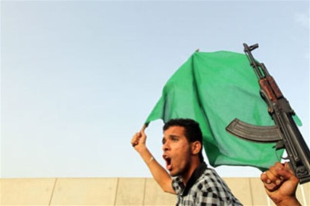 Сторонники Каддафи атаковали город к юго-востоку от Триполи