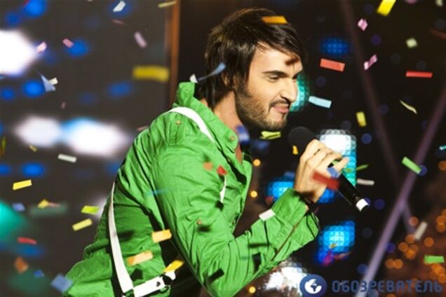 Билык укусила Козловского за щеку. Фото