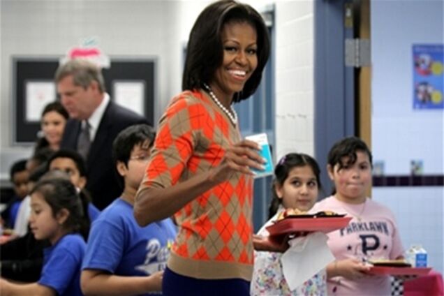 Мішель Обама оголосила боротьбу з фаст-фудом в школах