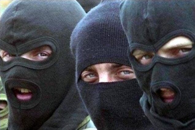 В Киеве произошло вооруженное ограбление заправки: унесли даже сейф