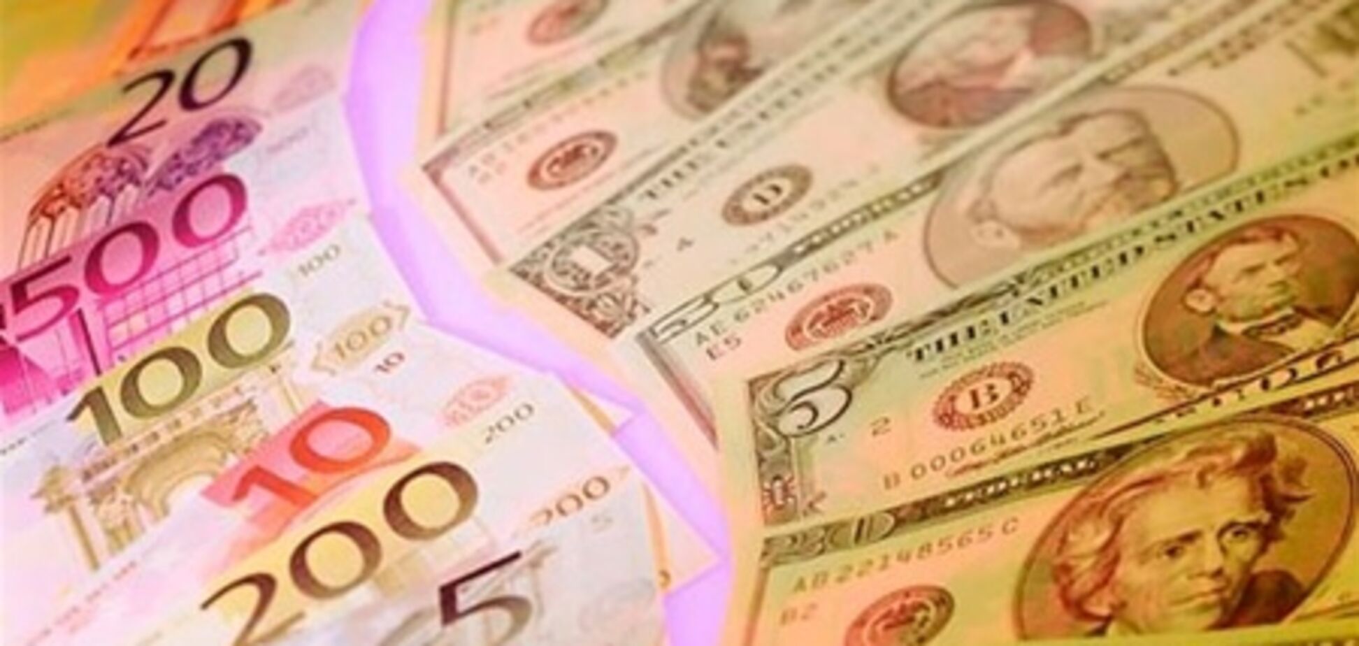 В Украине подорожал наличный евро