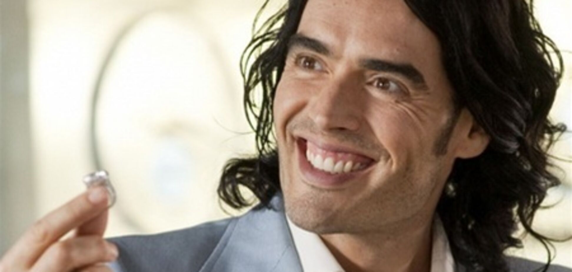 Расселл Брэнд организует дом с призраками