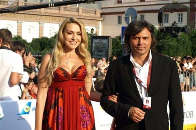 Сумська з чоловіком роздяглися до трусів