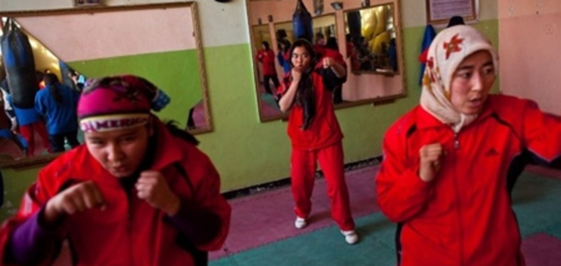 В Афганістані погрожують жінкам-боксерам через їхні заняття спортом. Фото