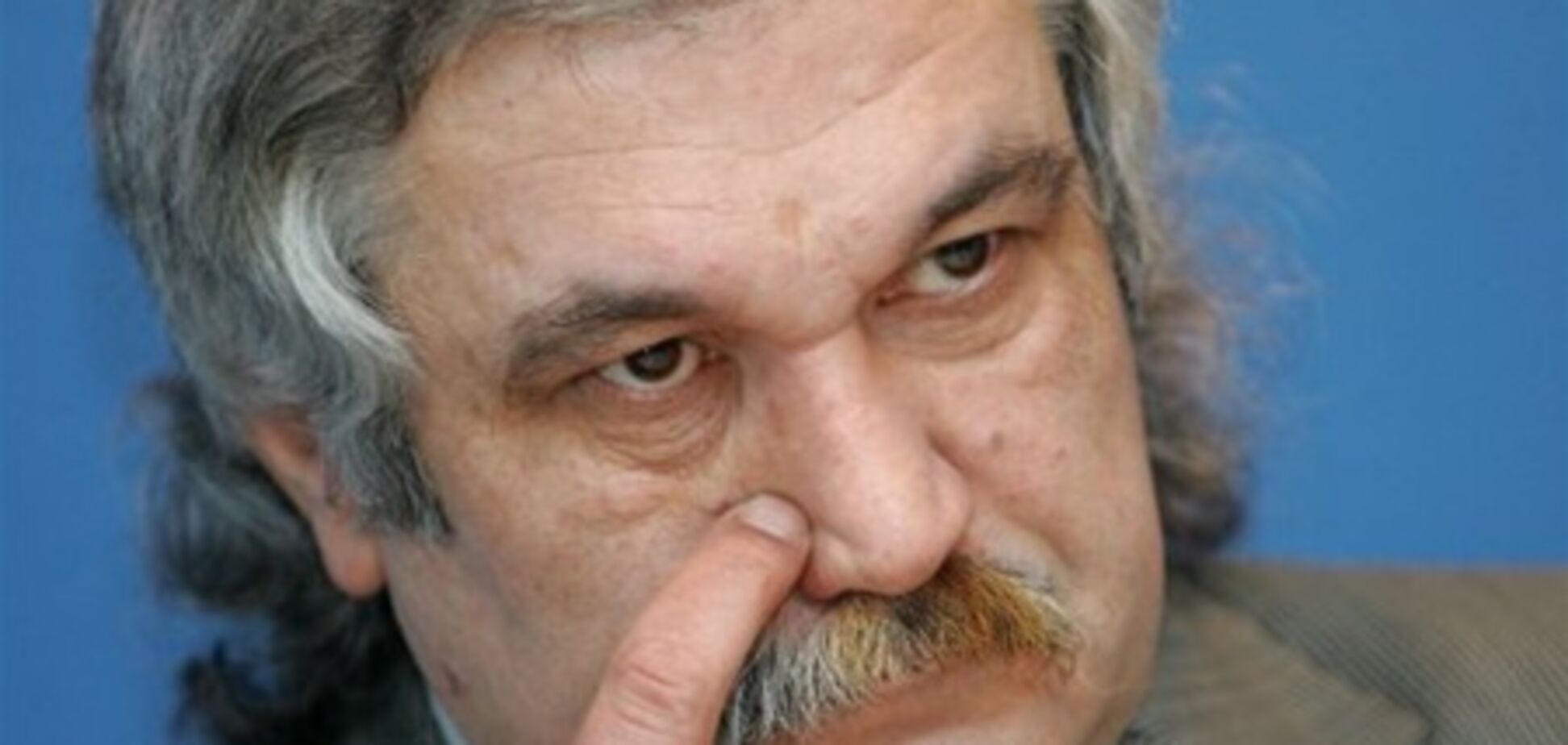 Шкляр: соромно тримати громадянську позицію у кишені