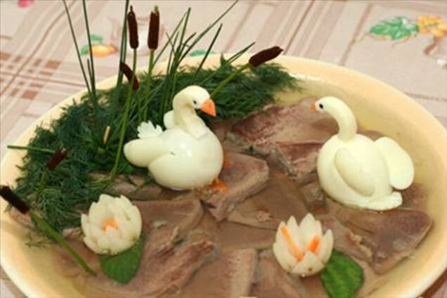 5 нескучных способов подать заливное