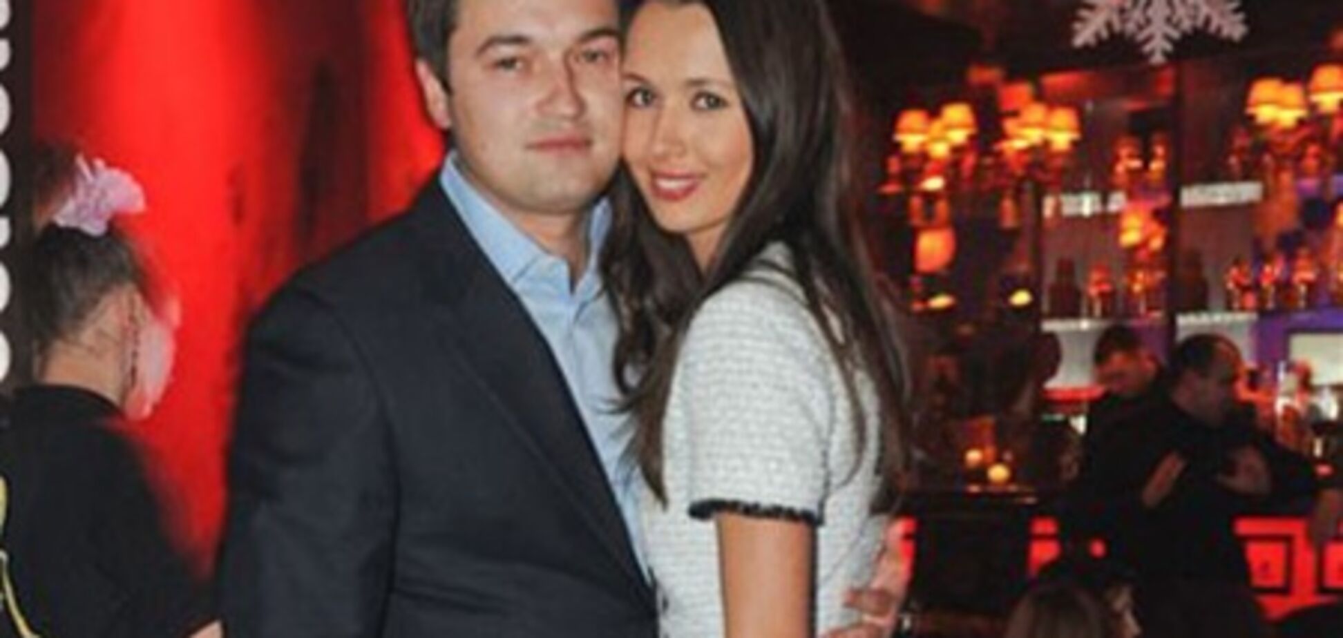 Дівчата танцювали на столах для Ющенка і не тільки ...