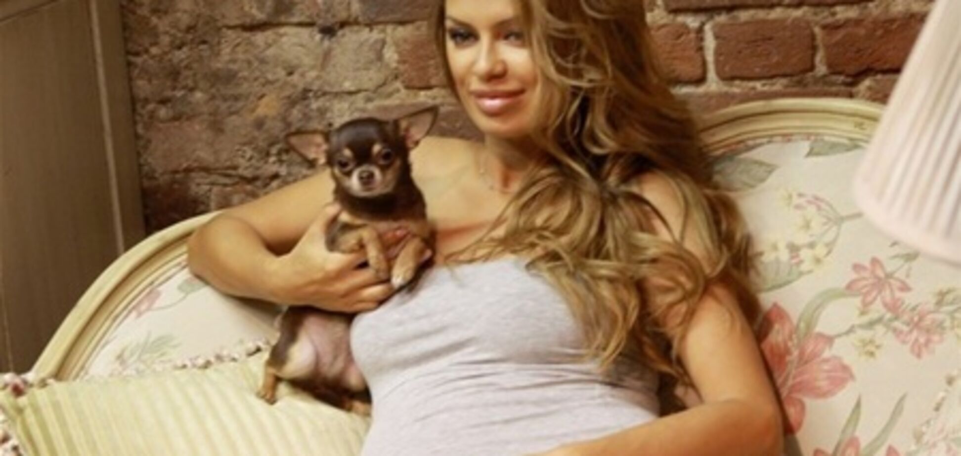 Боня показала животик. Фото