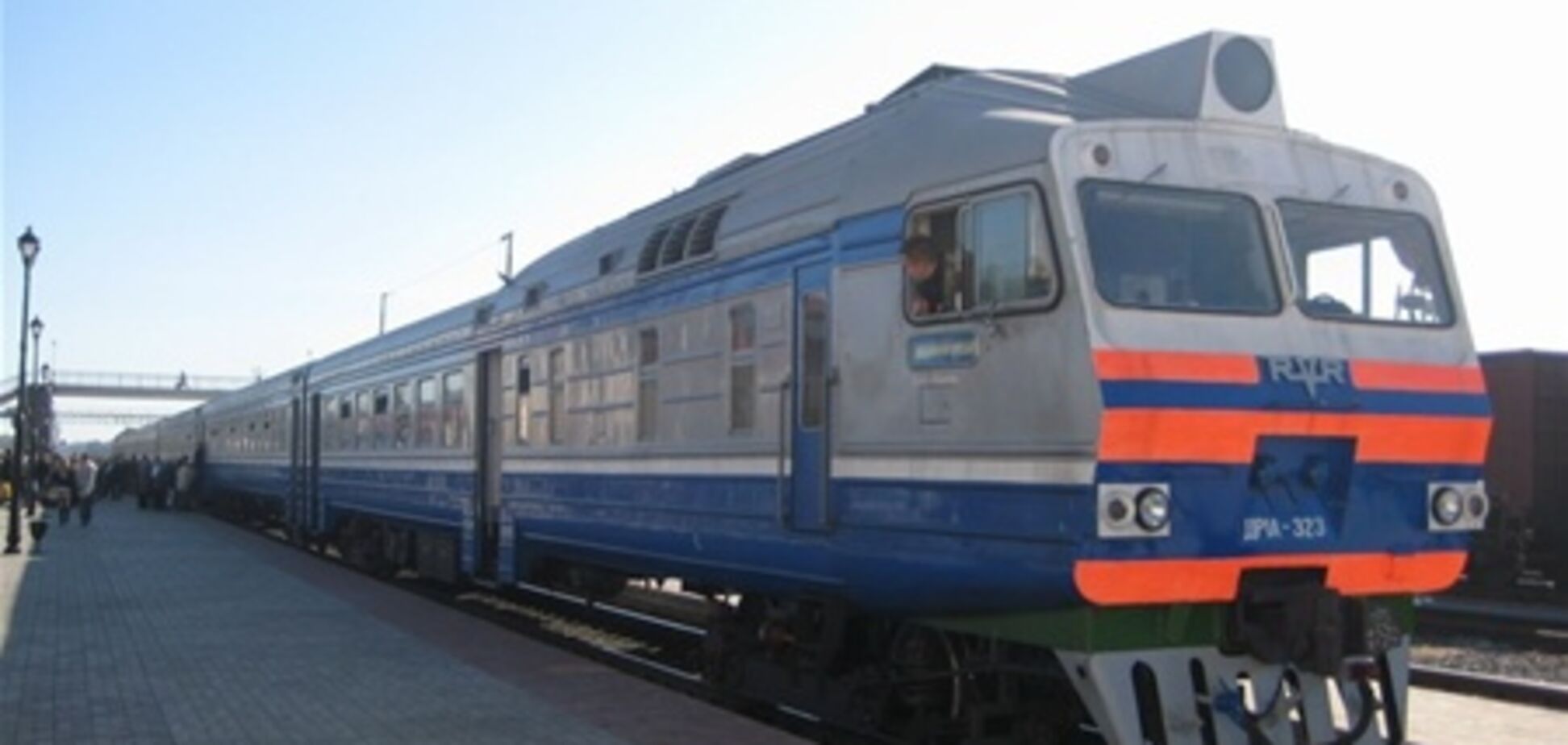 Около 20 поездов на Украине изменили маршрут движения из-за аварии