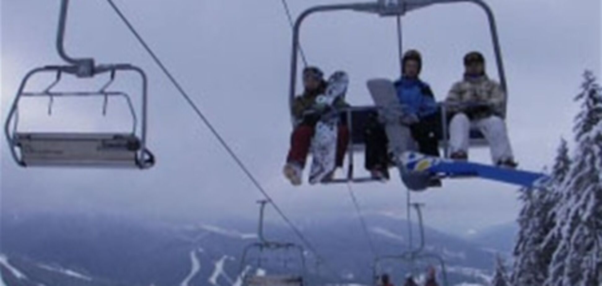 Карпати. Рятували завислих на 'кріселці' туристів