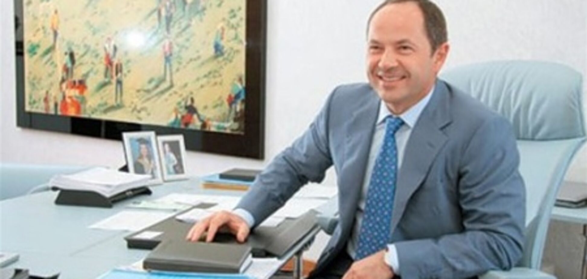 Тигипко встретил Новый год с Дедом Морозом. Фото