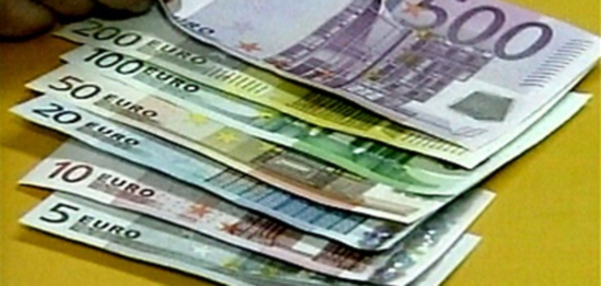 На межбанке евро значительно подорожал