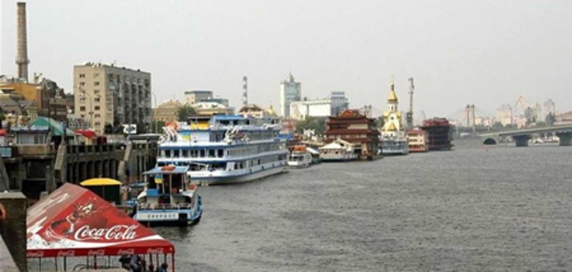 На набережной Днепра снова появились дебаркадеры