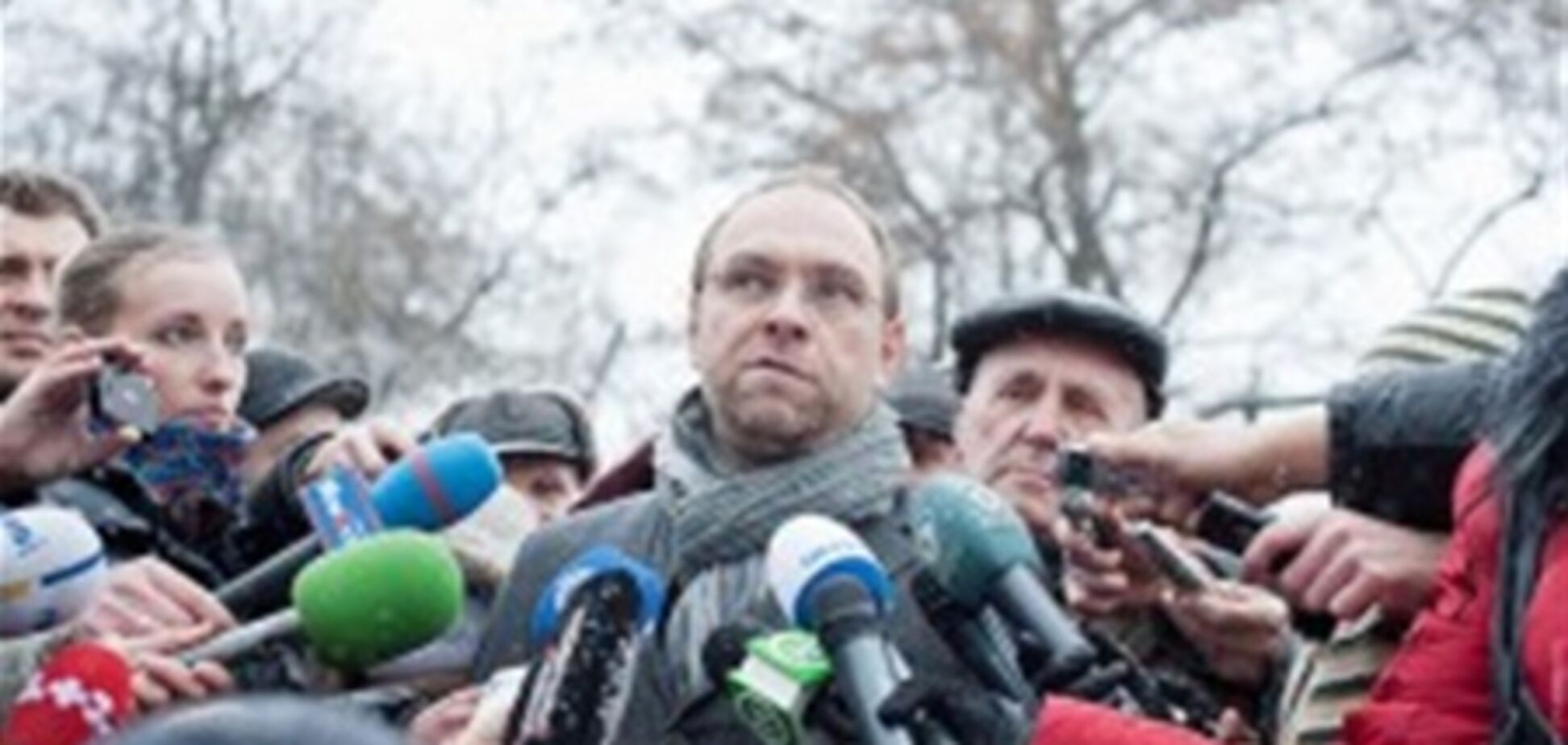 Власенко: Тимошенко як і раніше мучать болі в спині
