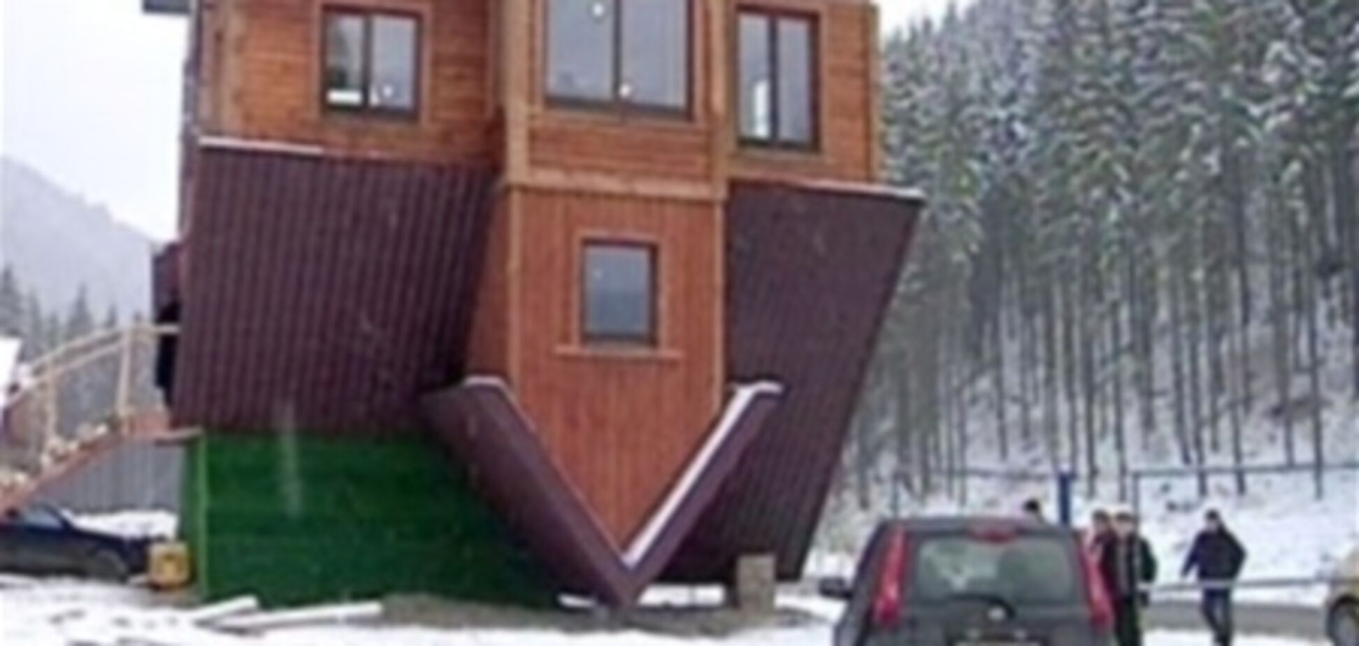 В одному з сіл Прикарпаття з'явився 'Будинок навпаки'. Відео