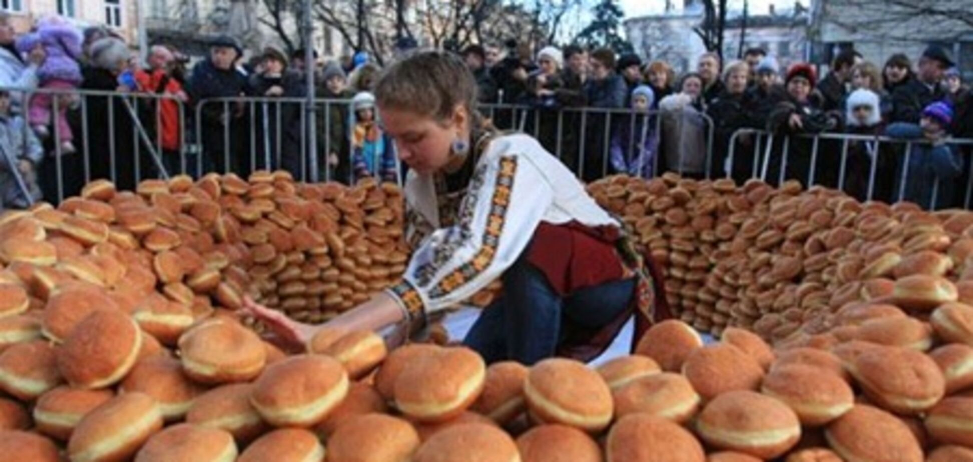 На Рождество во Львове испекут крупнейшую пампушку в мире