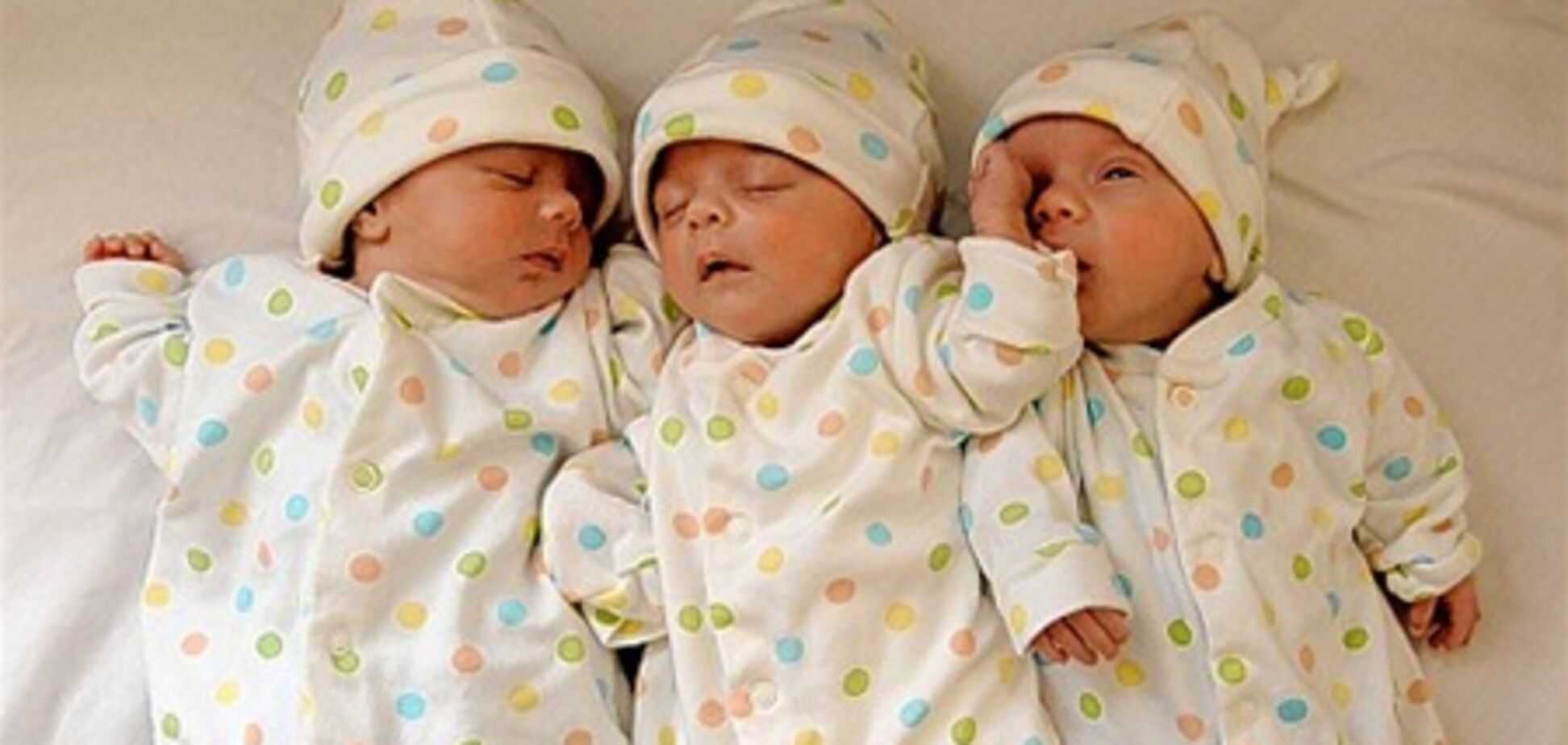 Новорожденной тройне выделили трехкомнатную квартиру