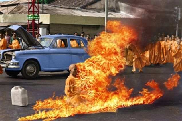 Два тибетских монаха сожгли себя в знак протеста против политики Китая