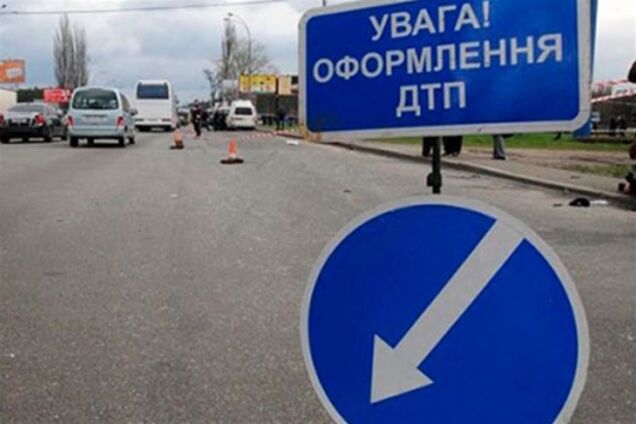 Парень на 'Ауди' раздавил нескольких студенток возле сельского клуба