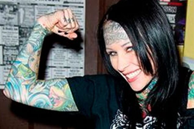 Святой отец открыл в церкви тату-салон