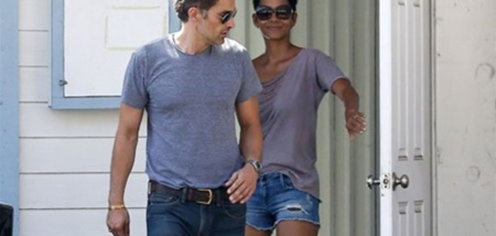 Берри отдыхает в Малибу с женихом. Фото