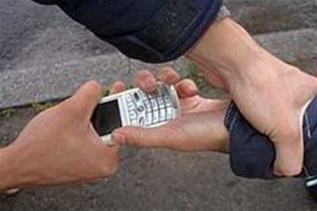 На Подоле ночью ограбили мужчину