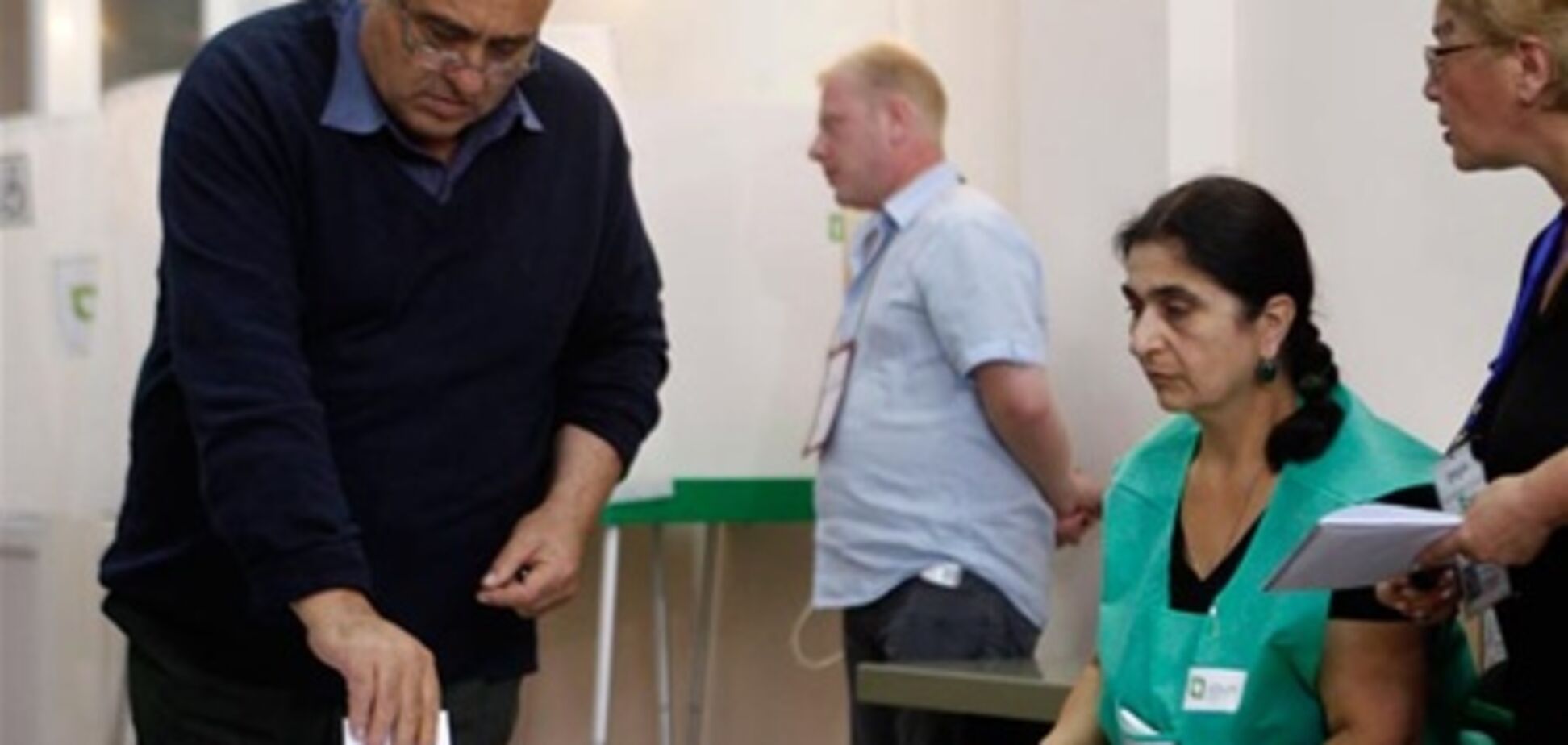 На выборах в Грузии аншлаг - очереди и нехватка бюллетеней