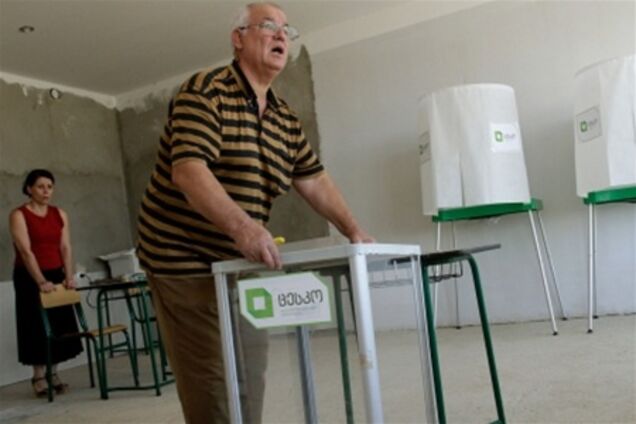 Открылись участки на парламентских выборах в Грузии