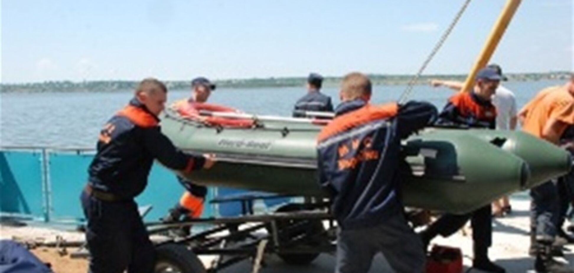 На Киевском водохранилище пропал баркас с рыбаками
