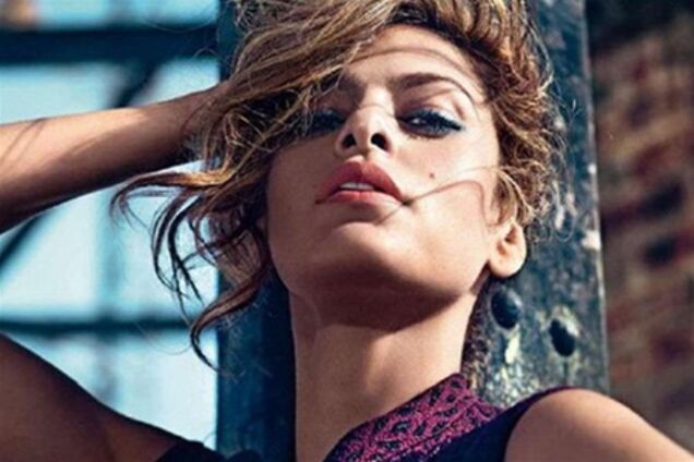 Как 'рычит' грудь у Евы Мендес