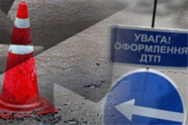 Джип протаранил офис 'Батькивщины' в Днепропетровске