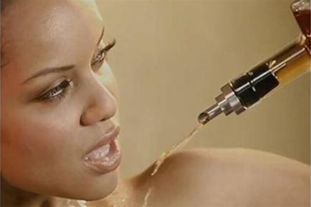 Создано спиртное, 'настоянное' на юных красавицах