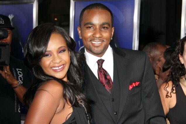 Дочь Хьюстон собралась замуж за сводного брата. Фото