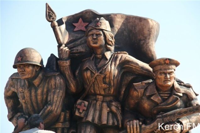 Мэр Керчи назвал граждан, недовольных новым памятником, 'выродками'