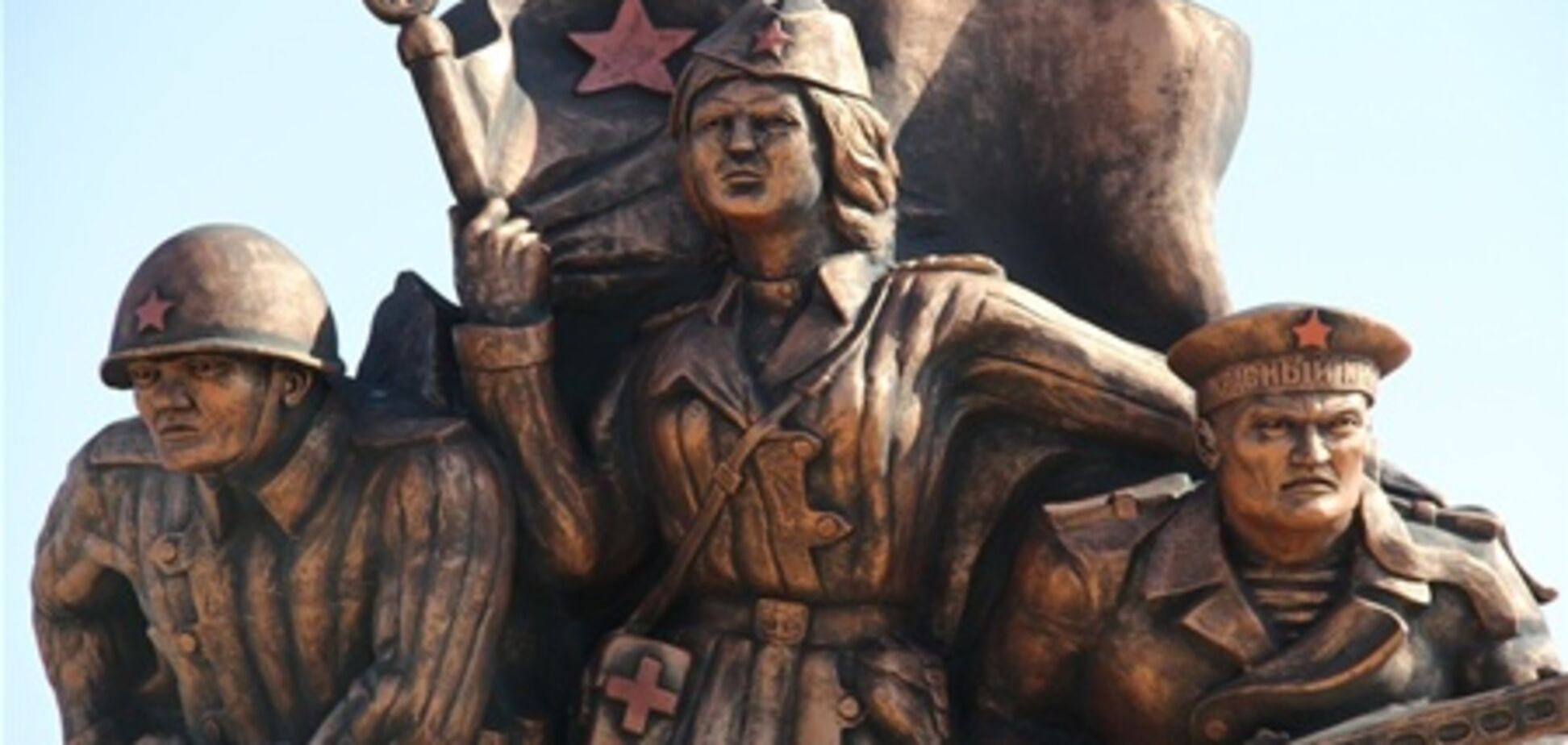 Мэр Керчи назвал граждан, недовольных новым памятником, 'выродками'