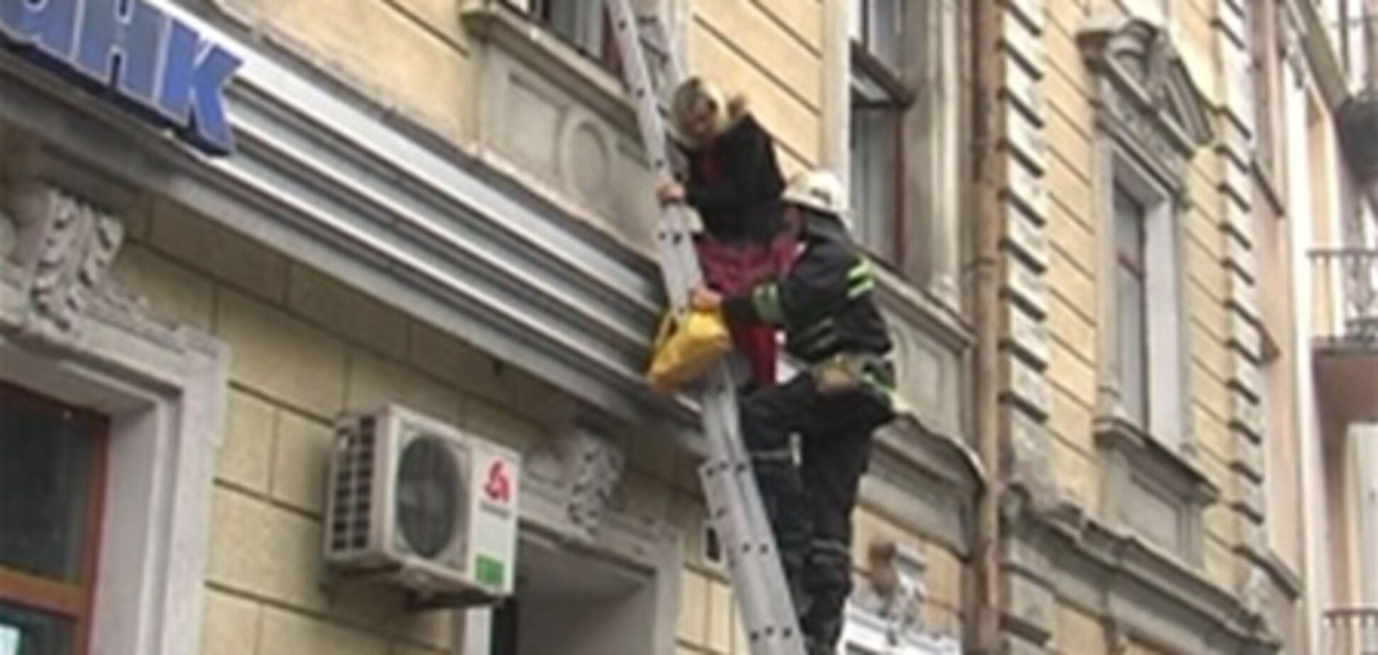 В Івано-Франківську працівники МНС врятували 8 осіб під час пожежі