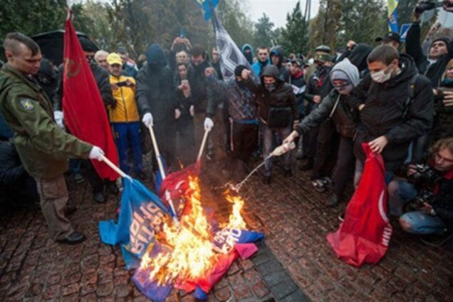 Марш УПА в Києві закінчився підпалами