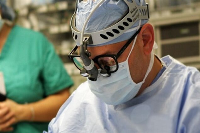 Мальчик, на которого в цирке напал леопард, пока не дышит самостоятельно